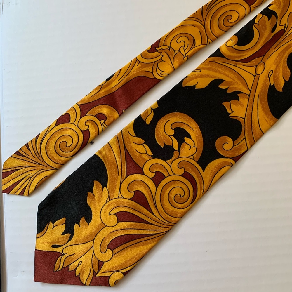 Beautiful Cuzzens 100% Silk Jewel Tie Abstract